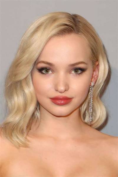 Dove Cameron (Actress) Wiki, Net Worth, Bio, Boyfriend, Dating, Height, Weight, Age, Career, Facts