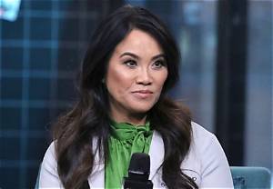 Dr. Pimple Popper Biography, Age, Wiki, Height, Parents, Education, Image, Husband, Son, Kids, Married, Salary, Net Worth, Career, and Twitter