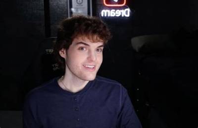 Dream Sexuality: Is He Gay? Relationship and Dating History