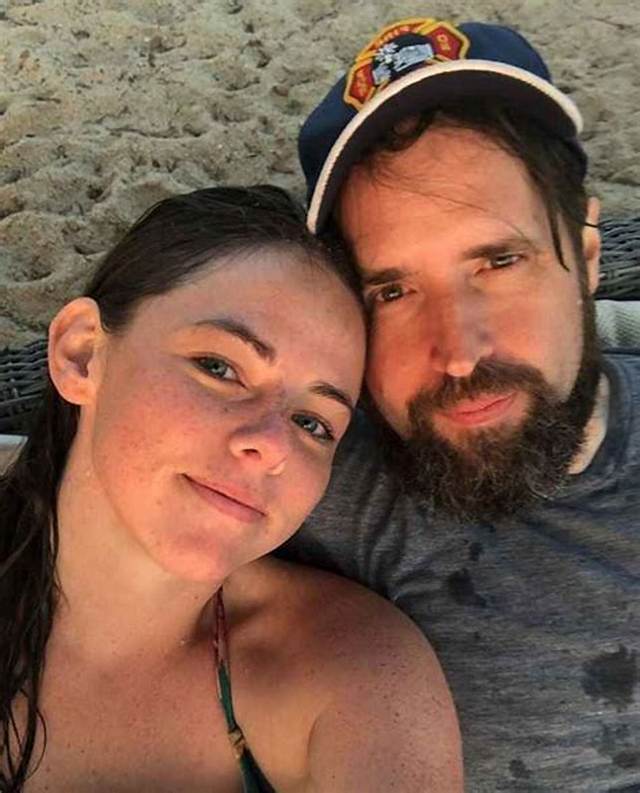 Duncan Trussell: Wife, Net Worth, Tattoos, Smoking & Body Facts