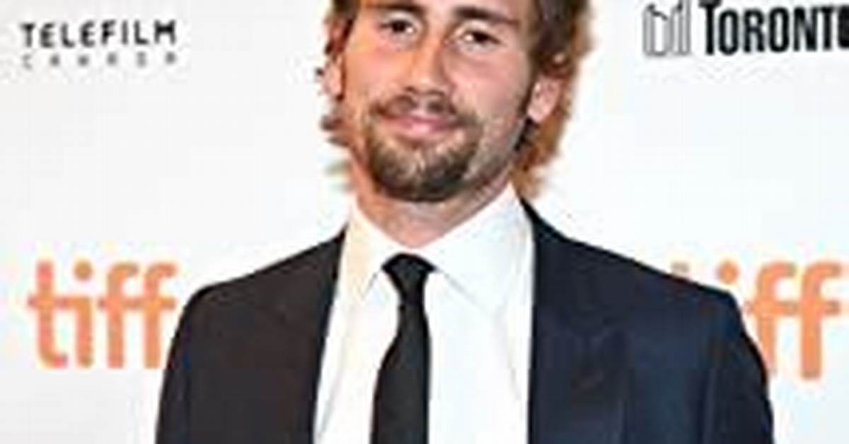 Edward Holcroft Biography, Age, Wiki, Height, Family, Wife, Gay, Parents, Dating, Image, Net Worth, Interview, Movies and Tv Shows