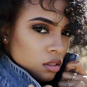 Efrangeliz Medina Height, Weight, Net Worth, Age, Birthday, Wikipedia, Who, Nationality, Biography