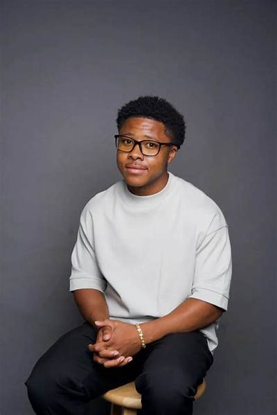 Ej Barnes Age, Wikipedia, Biography, Height, Instagram, Husband, Family, Net Worth