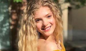 Elena Kampouris Height, Age, Boyfriend, Biography, Wiki, Net Worth