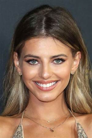 Eliana Jones Biography, Wiki, Age, Height, Parents, Boyfriend, Nikita, Photos and Net Worth
