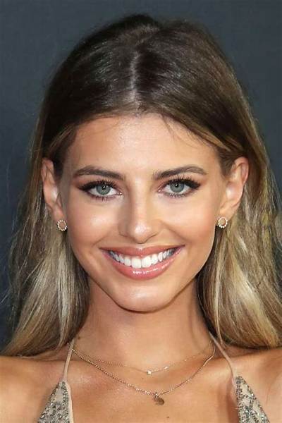 Eliana Jones Biography, Wiki, Age, Height, Parents, Boyfriend, Nikita, Photos and Net Worth