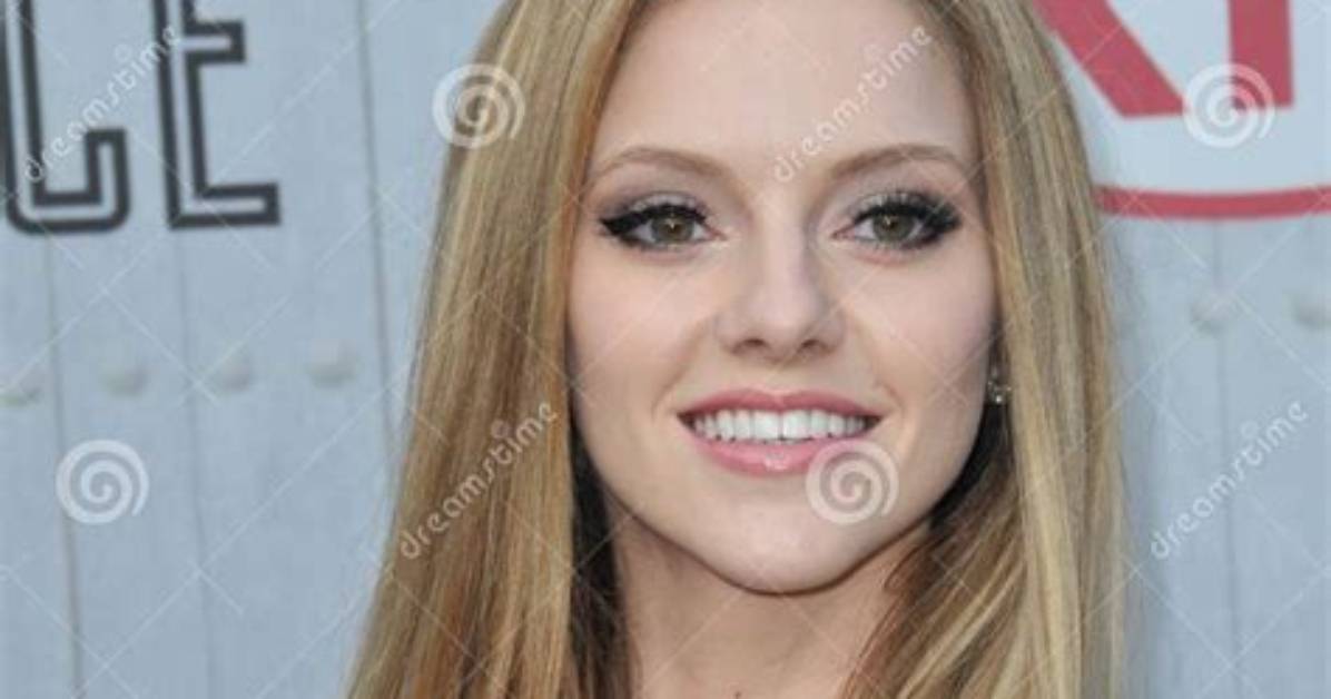Elle Evans Biography, Age, Height, Image, Career, Husband, Family, Movies, Swimwear, Model, Hot, Twitter and the Kissing Booth