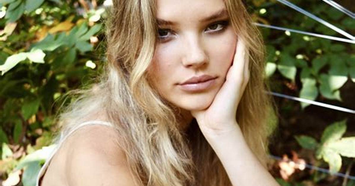 Ellie Thumann Height, Bio, Wiki, Age, Birthday, Parents, Net Worth, Model, and Youtube
