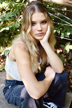 Ellie Thumann Height, Bio, Wiki, Age, Birthday, Parents, Net Worth, Model, and Youtube