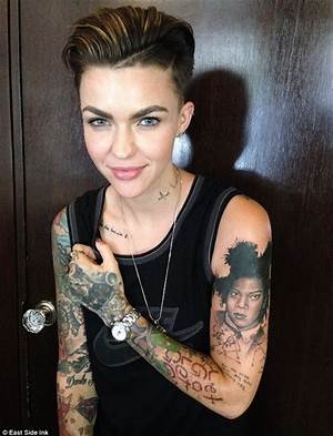 Elliot Francis: Dating, Net Worth, Tattoos, Smoking & Body Facts