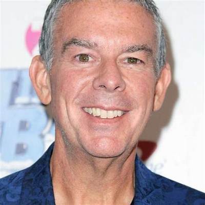 Elvis Duran Biography; Net Worth, Age, Morning Show and Husband