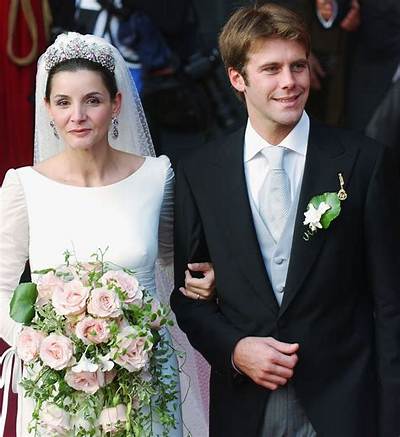 Emanuele Filiberto Di Savoia Moglie (Wife) Clotilde Courau: Married Life and Kis