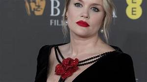 Emerald Fennell Bio, Age, Career, Husband, Movies, Writers, Tv Shows, Books, Call the Midwife