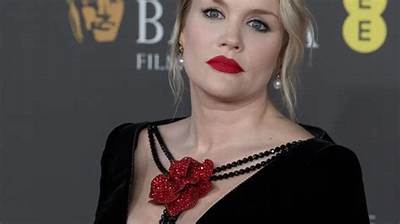 Emerald Fennell Bio, Age, Career, Husband, Movies, Writers, Tv Shows, Books, Call the Midwife