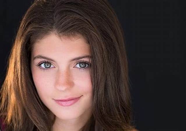 Emily Bader Wikipedia, Age, Biography, Height, Boyfriend, Instagram