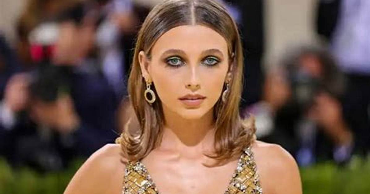 Emma Chamberlain (Youtuber) Wiki, Biography, Age, Height, Weight, Boyfriend, Net Worth, Career, Family, Facts