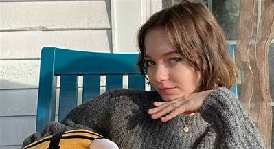 Emma Myers: Dating, Net Worth, Tattoos, Smoking & Body Measurements