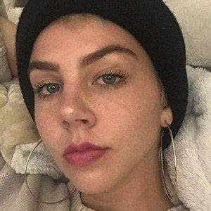 Emmwee Tiktok Age, Instagram, Birthday, Merch, Height, Real Name