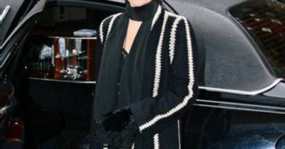 Enya: Dating, Net Worth, Tattoos, Smoking & Body Measurements