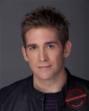 Eric Szmanda Bio, Age, Wife, Net Worth, Height, Movies, Csi and More