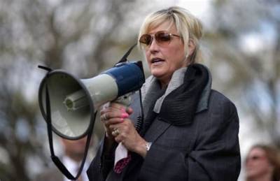 Erin Brockovich’s Net Worth, Biography, Fact, Career, Awards and Life Story