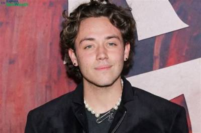 Ethan Cutkosky’s Net Worth, Biography, Fact, Career, Awards and Life Story