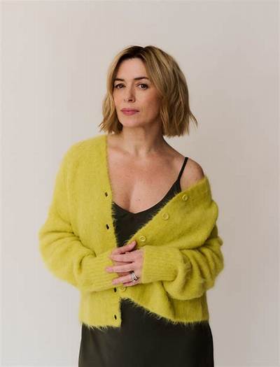 Eve Myles Bio, Wiki, Age, Family, Husband, Movies, Tv Shows and Net Worth