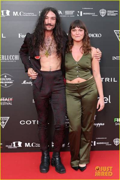 Ezra Miller Wife: Girlfriend + Latest Relationshiop