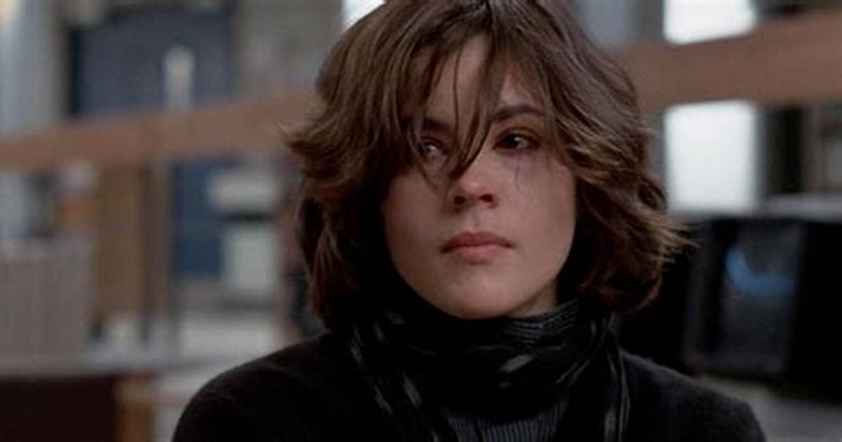 Fans Recognize Ally Sheedy as Airport Lady in Home Alone 2
