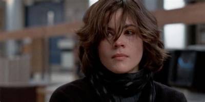 Fans Recognize Ally Sheedy as Airport Lady in Home Alone 2