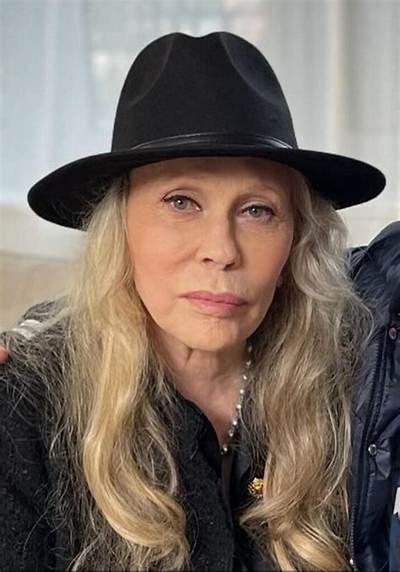 Faye Dunaway Bio, Wiki, Age, Height, Husband, Son, Movies, Bonnie, Now, and Net Worth
