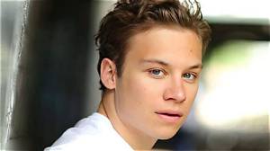 Finn Cole Net Worth, Girlfriend, Age, Height – Is Finn Cole Gay? His Shirtless Images