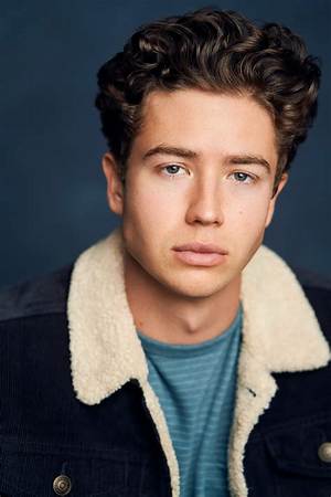 Garrett Ryan Wikipedia, Age, Height, Girlfriend, Instagram, Bio