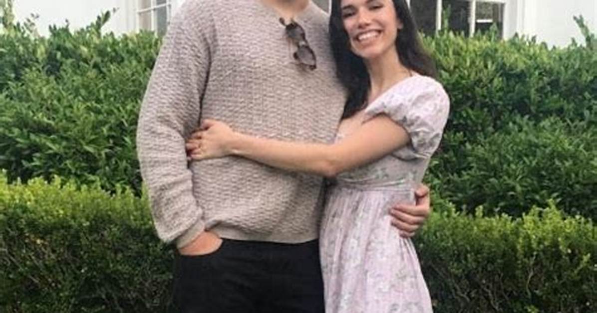 Grace Fulton: Boyfriend, Net Worth, Tattoos, Smoking & Body Measurements