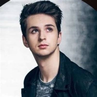 Grayson Gurnsey Bio, Wiki, Age, Height, Family, Girlfriend, Gay, Tv Shows and Net Worth