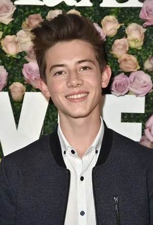 Griffin Gluck Bio, Wiki, Age, Parents, Girlfriend, Net Worth, Height, Movies, Twitter and Instagram