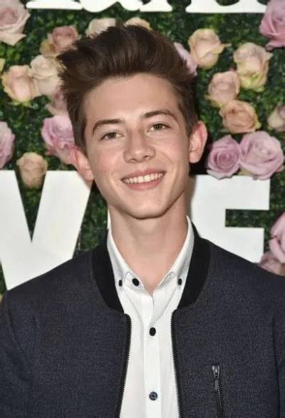 Griffin Gluck Bio, Wiki, Age, Parents, Girlfriend, Net Worth, Height, Movies, Twitter and Instagram