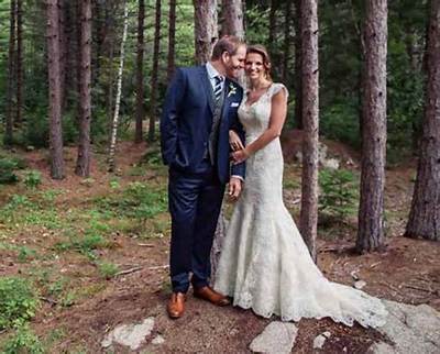 Hallie Gnatovich (Josh Gates Wife) Wiki, Biography, Age, Height, Weight, Husband, Net Worth, Facts