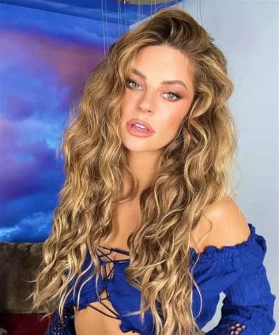 Hannah Stocking (Model) Wiki, Bio, Boyfriend, Age, Height, Weight, Body Measurements
