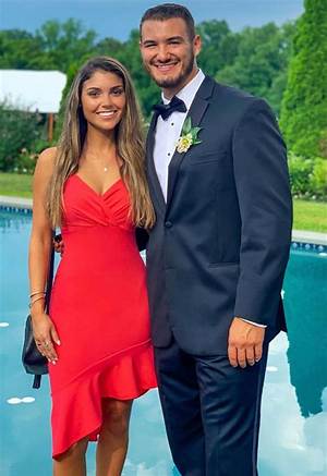 Hillary Gallagher (Mitch Trubisky’s Girlfriend) Bio – Age, Wiki, Height, Engaged, Married, Net Worth