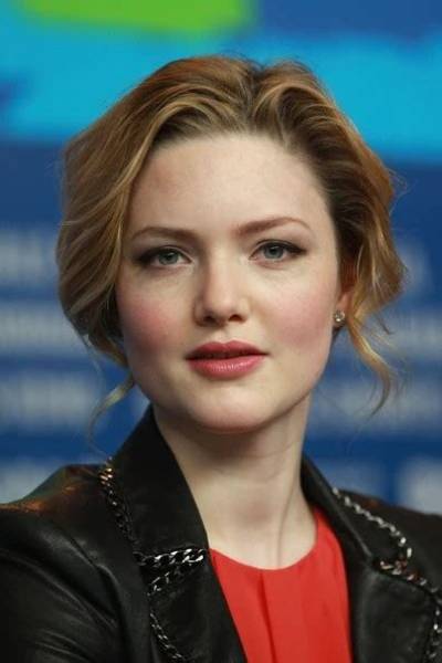 Holliday Grainger Biography, Age, Family, Husband, Height, Net Worth, Cinderella, Movies