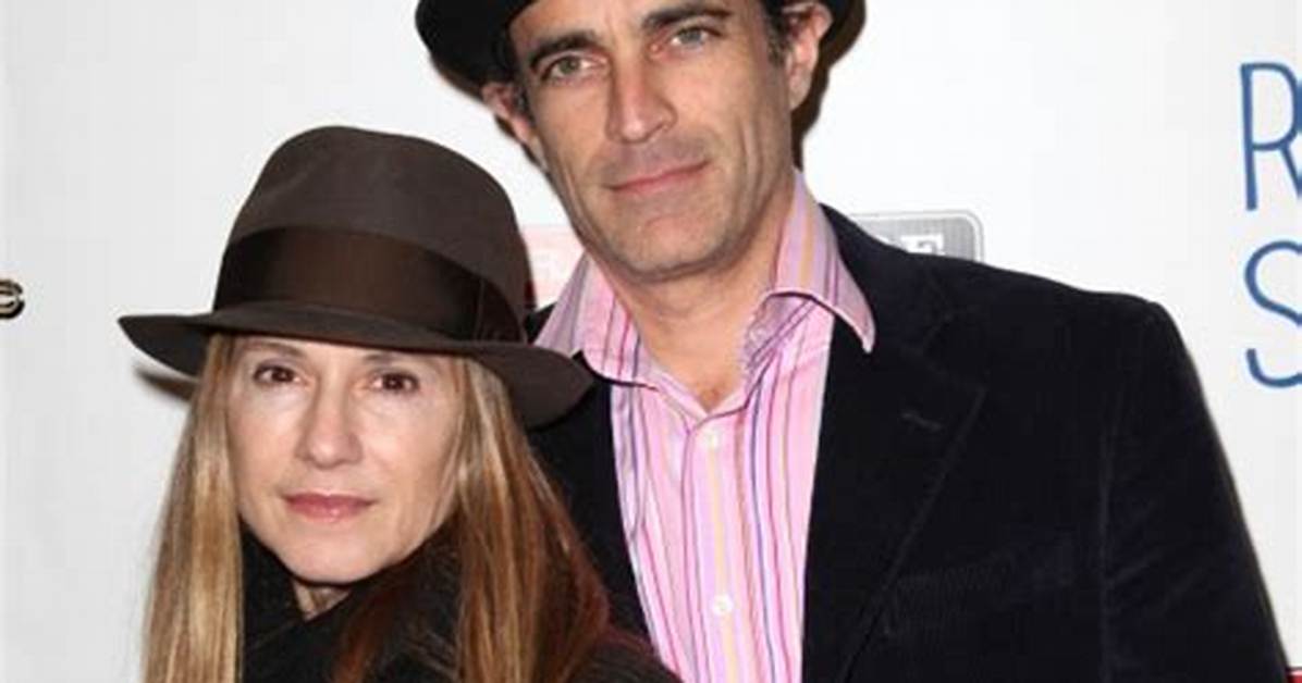 Holly Hunter: Boyfriend, Net Worth, Tattoos, Smoking & Body Measurements