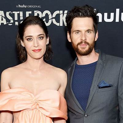 How Did Lizzy Caplan Meet Tom Riley? How Did Lizzy Caplan and Tom Riley Meet?