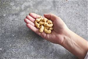 How Many Cashews Are in a Quarter Cup