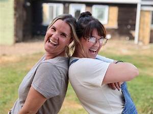 How Old Are Unsellable Houses Twins Leslie Davis and Lyndsay Lamb?