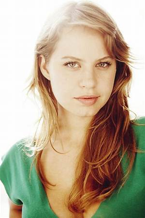 How Old Is Emily Althaus? Meet Licorice Pizza Actress on Instagram