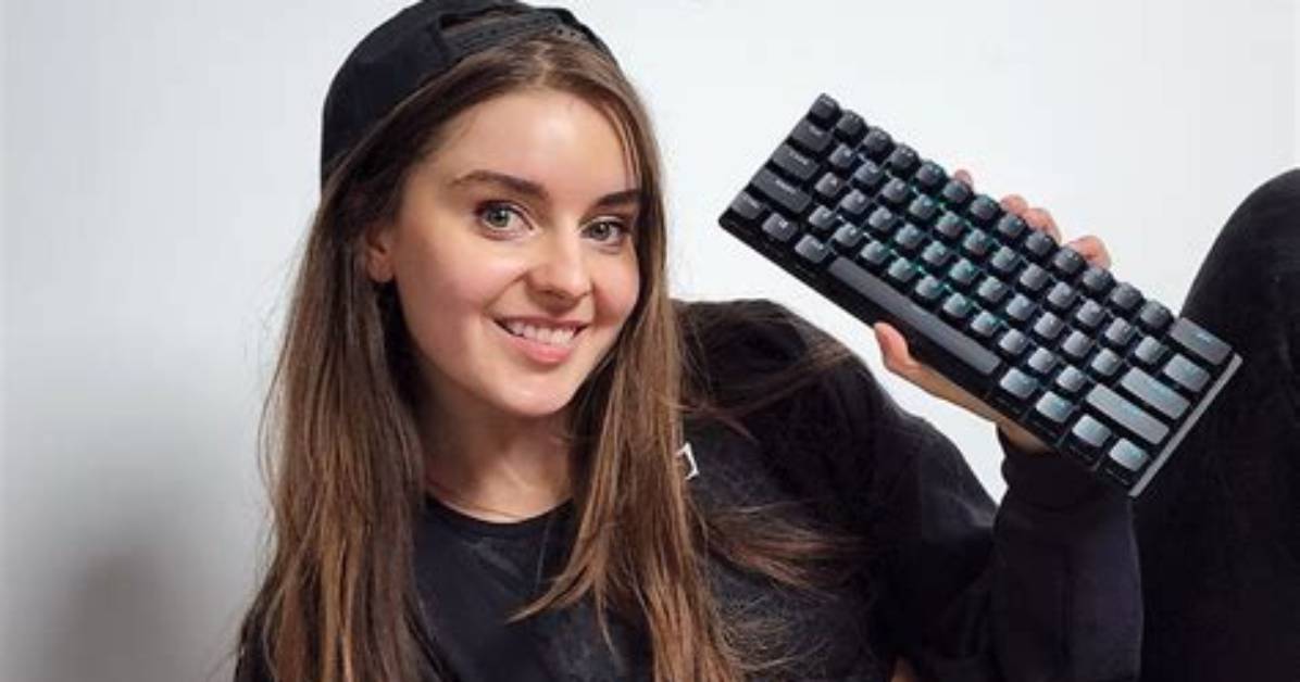 How Old Is Twitch Star Foxenkin? Everything on Her Age and Instagram Bio