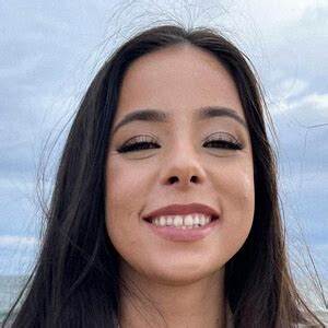How Old Is Vanessa Smalls? Eric Ochoa Girlfriend Age and Height