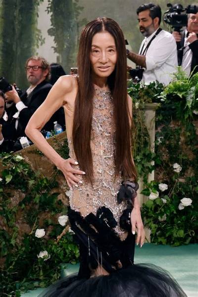 How Old Was Vera Wang When She Started Fashion? What Books Has Vera Wang Written?