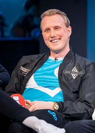 How Tall Is Zven Aka Jesper Svenningsen? Everything on Professional Lol Player for Team Cloud 9